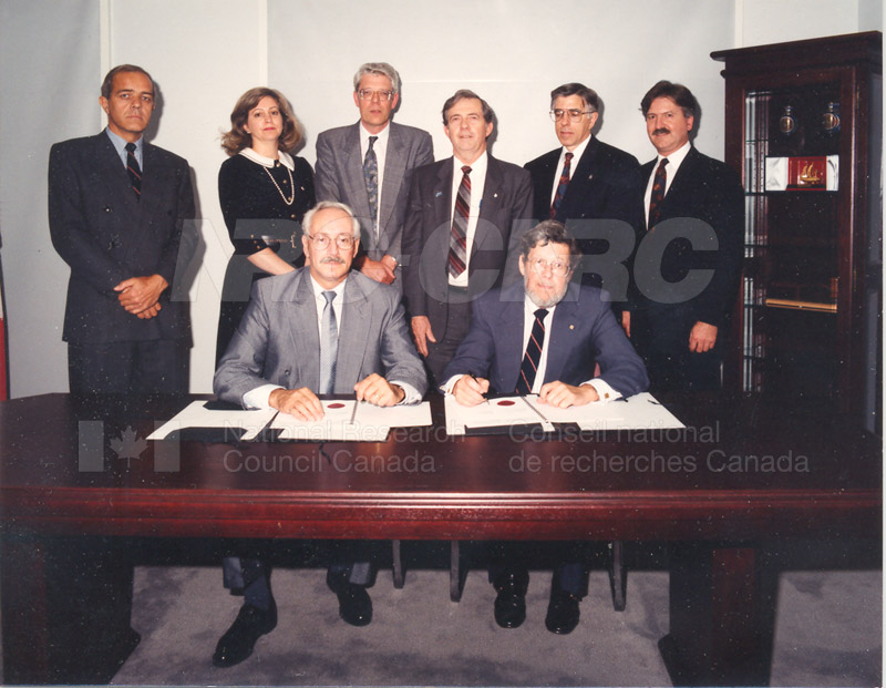 Signing of MOU for Advanced Systems Research Aircraft- 9 July 1992 001