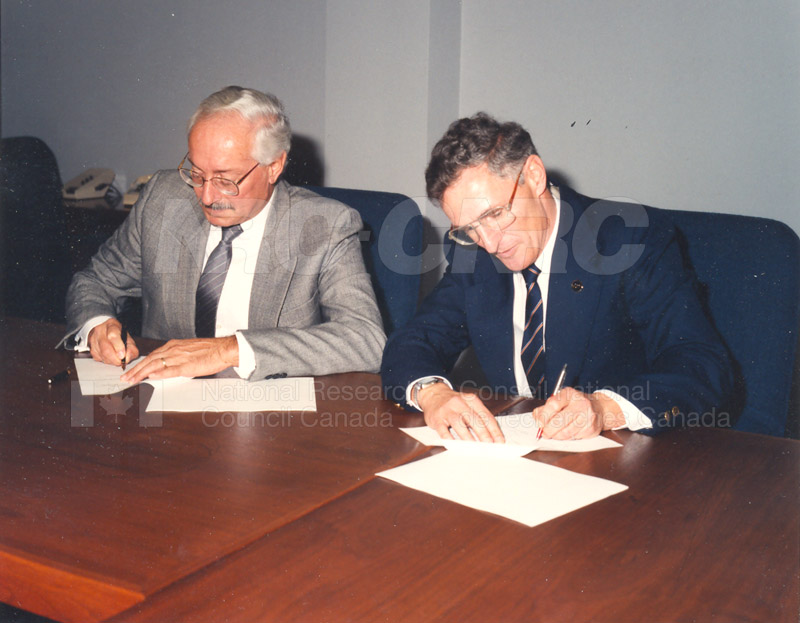 The MOU between the NRC and the Association of Provincial Research Organizations November 23 1992 002