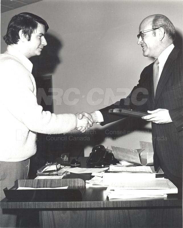 Presentation by Mr. Cumming of Award to Mr. Taylor, R&E.E. Division 1972 002