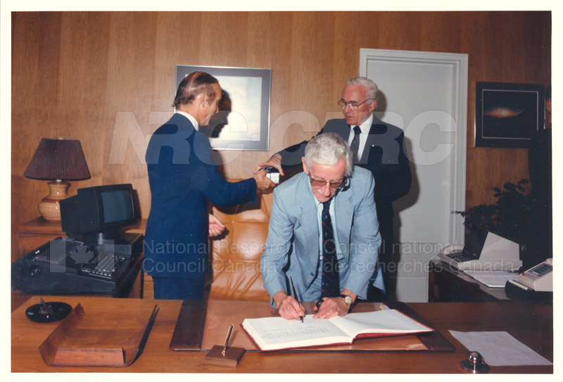 L. Rossi-Bernardi, President, National Research Council of Italy 4 Sept. 1985 005