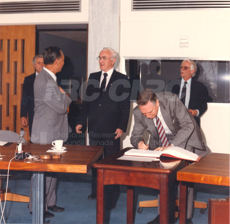 State Science and Technology Commission from China 25 April, 1985 006