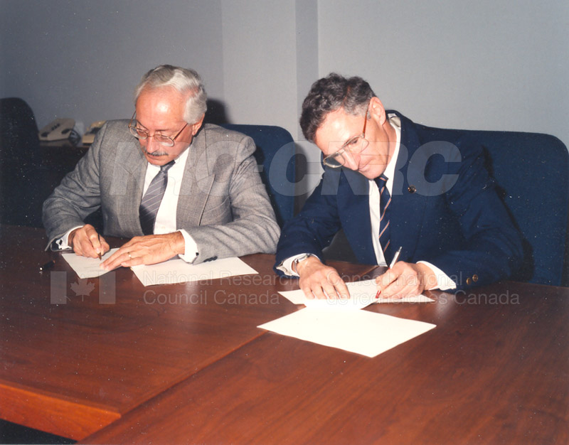 The MOU between the NRC and the Association of Provincial Research Organizations November 23 1992 001