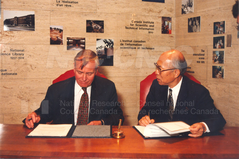 Agreement Signing RIKEN 23 Sept. 1997 010