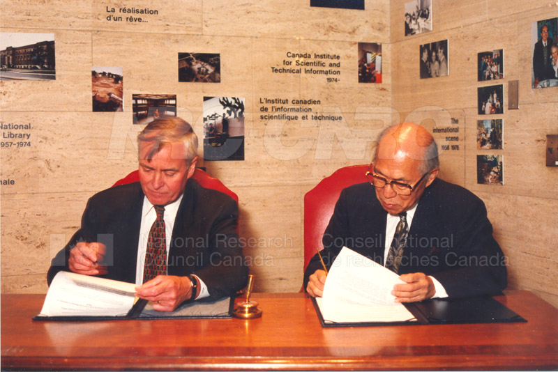 Agreement Signing RIKEN 23 Sept. 1997 008