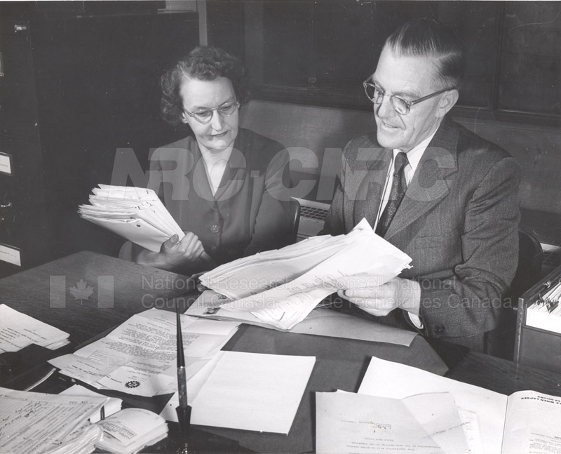 'Research News' Photos 1953 (of Fellows) 002