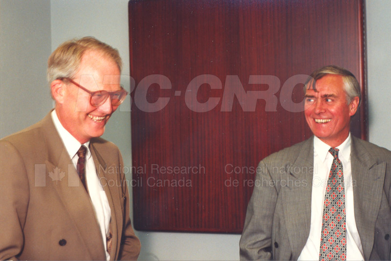 Memorandum of Understanding Signing NRC-CISTI and Agriculture & Agri-Food Canada 29 Aug. 1997 014