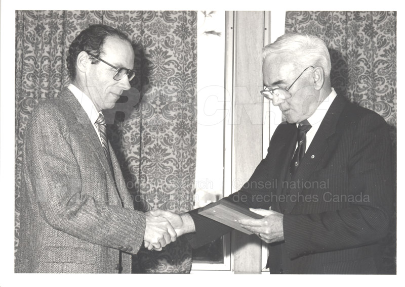 Présentation des 25 ans de service, nov. 1985 010