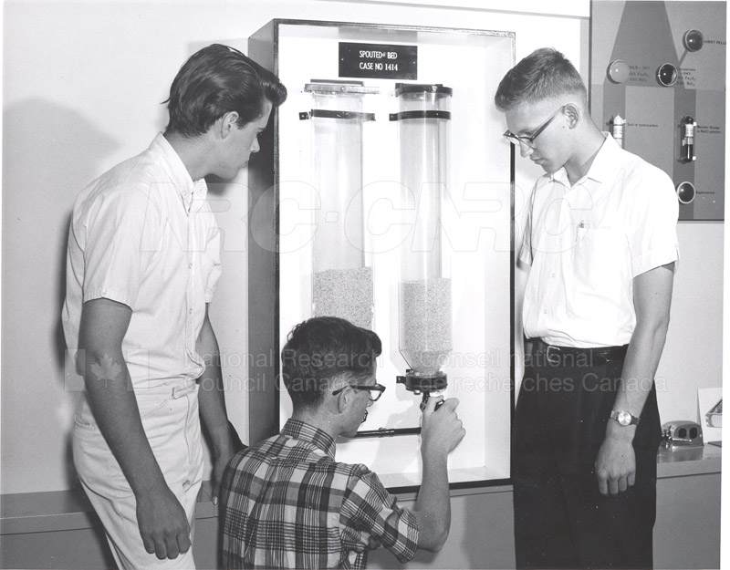Visite des étudiants d'été en sciences 1965 002