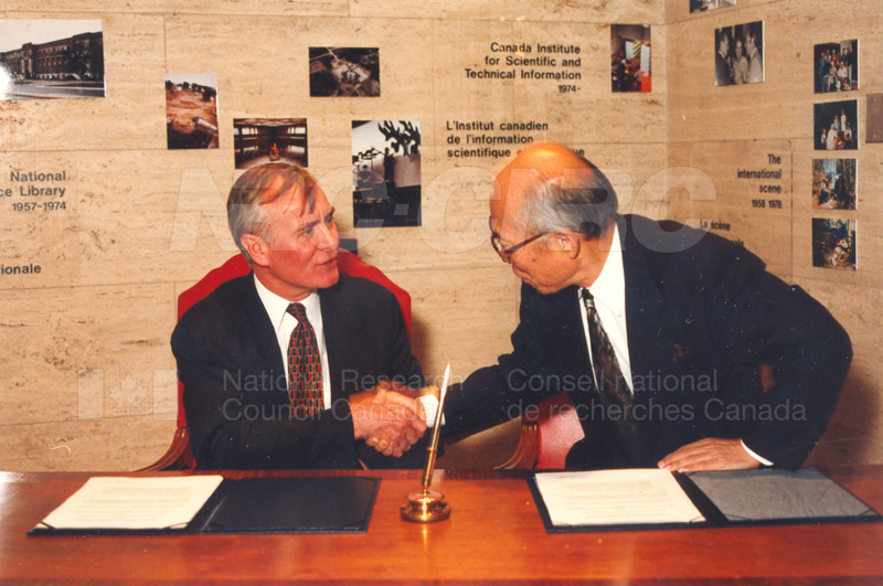 Agreement Signing RIKEN 23 Sept. 1997 016
